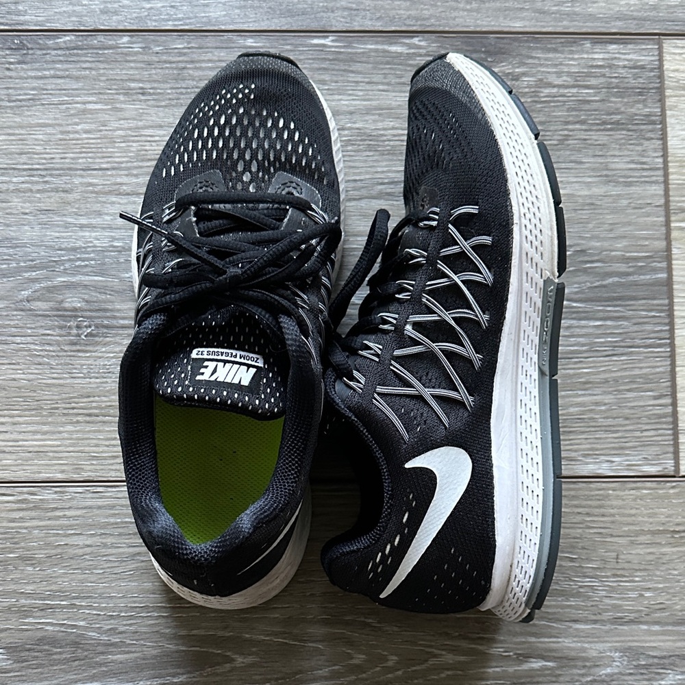 Nike Women's Black and White Air Zoom Pegasus Shoes